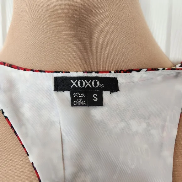 XOXO Floral Vest Red And White Ruffles Size Small - Picture 5 of 7